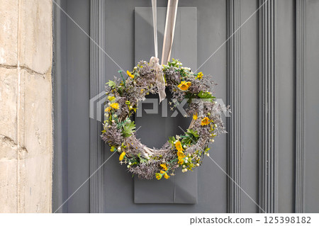 Easter wreath decoration Easter wreath decoration 125398182