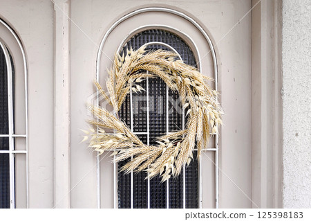 Orthodox Easter wreath decoration Orthodox Easter wreath decoration 125398183