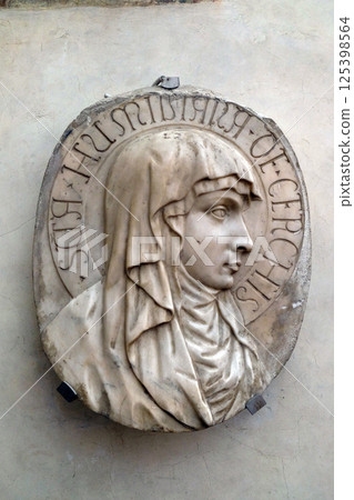 Portrait of the blessed Umiliana de Cerchi, bas relief in white marble, Basilica di Santa Croce (Basilica of the Holy Cross) in Florence, Italy Portrait of the blessed Umiliana de Cerchi, bas relief in white marble, Basilica di Santa Croce (Basilica of the Holy Cross) in Florence, Italy 125398564
