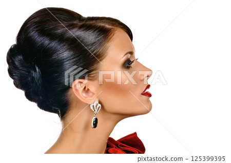 Woman with bright make-up 125399395