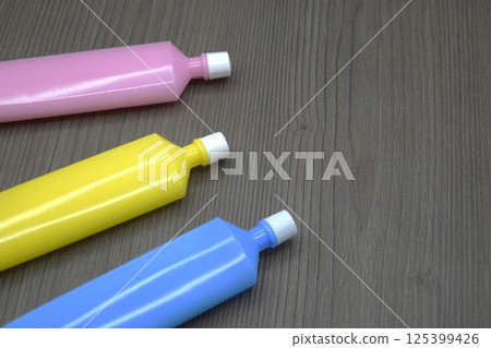 Three-color tube glue Three-color tube glue 125399426