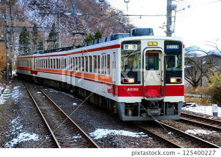At Kinugawa Park Station... 6050 series train At Kinugawa Park Station... 6050 series train 125400227