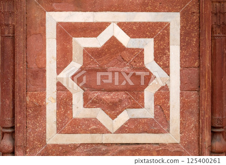 Architecture detail inside the Humayun's Tomb, built by Hamida Banu Begun in 1565-72, Delhi, India Architecture detail inside the Humayun's Tomb, built by Hamida Banu Begun in 1565-72, Delhi, India 125400261