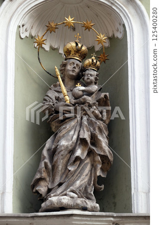 Virgin Mary with baby Jesus, statue on the house facade in Graz, Styria, Austria Virgin Mary with baby Jesus, statue on the house facade in Graz, Styria, Austria 125400280