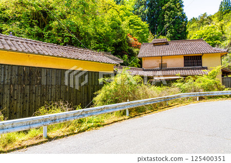 【重要傳統建造物群保存地區】吹屋:岡山縣高樑市成羽町3號初夏下屋地區的風景 【重要傳統建造物群保存地區】吹屋:岡山縣高樑市成羽町3號初夏下屋地區的風景 125400351