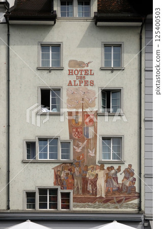 Beautiful painted facade in Old Town of Lucerne, Switzerland 125400503