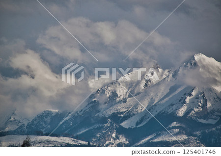 Snow-covered mountain peaks in the Tatra Mountains 125401746