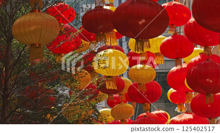 Vibrant red and yellow chinese lanterns Vibrant red and yellow chinese lanterns 125402517