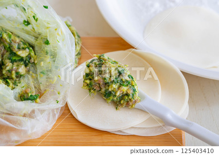 韭菜餃子－包餡 125403410