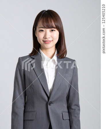 微笑著站著的女商人 125405210
