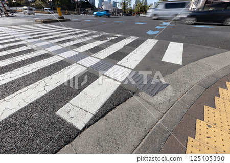 An intersection with a pedestrian crossing 125405390