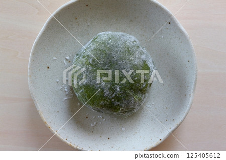 Mugwort Daifuku seen from directly above Table background Mugwort Daifuku seen from directly above Table background 125405612