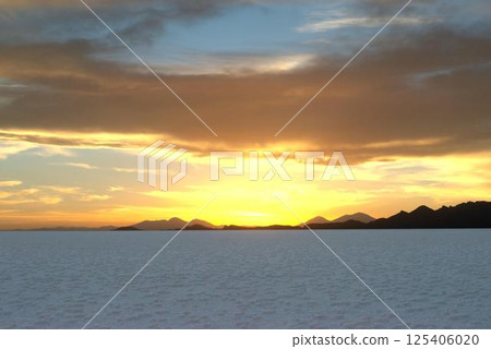 Salar de Uyuni Sunset with Distant Mountains Salar de Uyuni Sunset with Distant Mountains 125406020