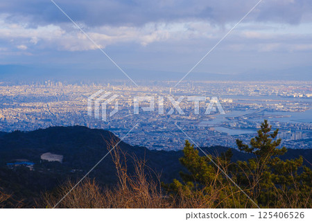 [Rokko Garden Terrace] A deck with a panoramic view of Kobe cityscape 125406526