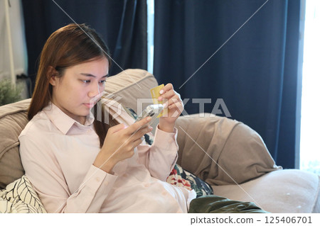 Shopping Online 125406701