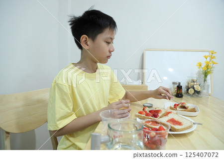 Eating at Home 125407072