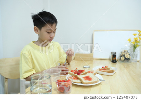 Eating at Home 125407073