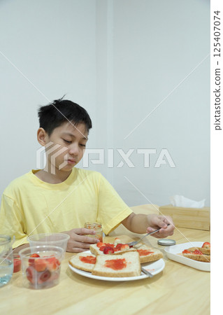 Eating at Home 125407074