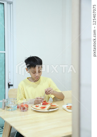Eating at Home 125407075