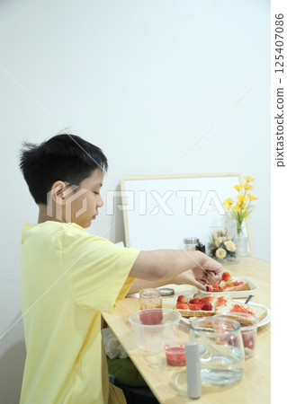 Eating at Home 125407086