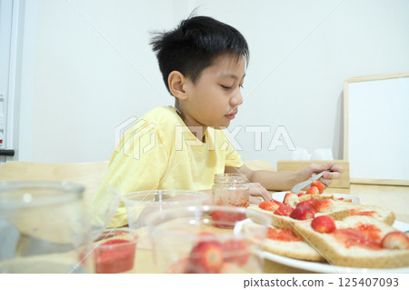Eating at Home 125407093
