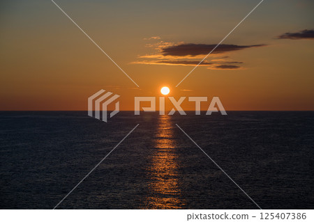[Sunrise from the Sunflower bound for Sapporo Oarai] 125407386