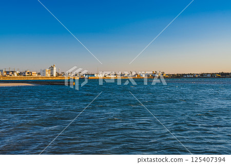 View of the red torii gates of Benten Island before sunset in Hamamatsu City (Shizuoka Prefecture) 125407394