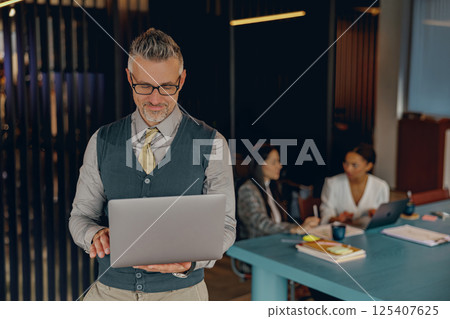 Professional Meeting in a Modern Office to Promote Team Collaboration and Growth 125407625