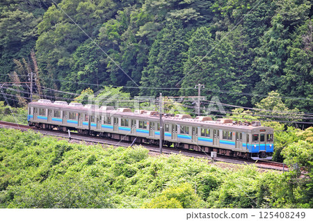 Izukyu Line Inazusa-Kawazu Izukyu 8000 series TB1 formation 125408249