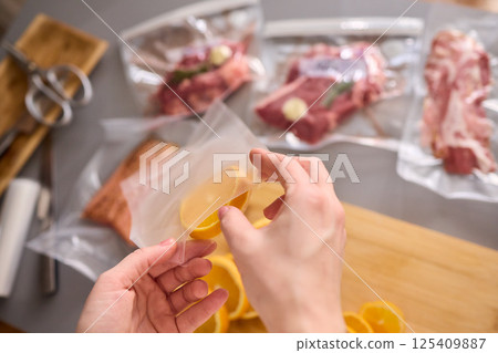 Efficiently Vacuum Sealing Fresh Citrus Fruits for Maximum Storage Time and Flavor Preservation 125409887