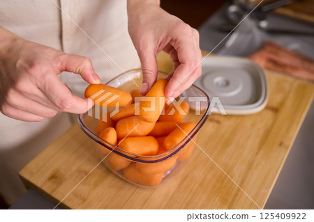 Preparing Healthy Meals Focus on Carrots and the Benefits of Vacuum Sealing Techniques Preparing Healthy Meals Focus on Carrots and the Benefits of Vacuum Sealing Techniques 125409922