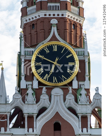 Spasskaya Tower of Moscow Kremlin at Red Square in Moscow Russia Spasskaya Tower of Moscow Kremlin at Red Square in Moscow Russia 125410496
