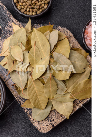 Dried bay leaves, spice, seasoning for cooking at home Dried bay leaves, spice, seasoning for cooking at home 125411691