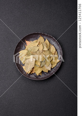 Dried bay leaves, spice, seasoning for cooking at home 125411708