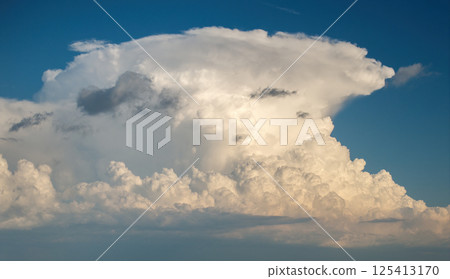 Florida weather in summer rain season. Blue sky with white clouds. Bright skyscape Florida weather in summer rain season. Blue sky with white clouds. Bright skyscape 125413170