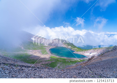 [Pond in the Sky] Mt. Norikura's Gongen Pond in the misty summer [Nagano Prefecture] 125413713