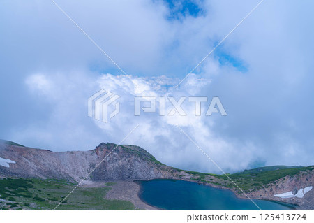 【天空之池】夏日霧氣瀰漫的乘鞍山權現池【長野縣】 125413724