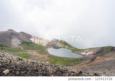 [Pond in the Sky] Mt. Norikura's Gongen Pond in the misty summer [Nagano Prefecture] 125413728