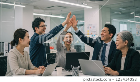 日本多代團隊成功擊掌(AI 產生的圖像) 日本多代團隊成功擊掌(AI 產生的圖像) 125414058