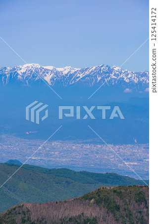 [Mountain material] View of the Zenkoji Plain from Shiga Kogen in early summer [Nagano Prefecture] 125414172
