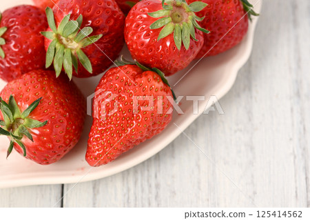 很多看起來很美味的草莓 很多看起來很美味的草莓 125414562