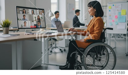 坐在輪椅上的日本女性主持視訊會議(AI 生成的圖像) 坐在輪椅上的日本女性主持視訊會議(AI 生成的圖像) 125414580