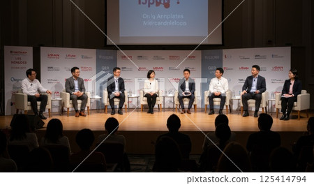 與包括日語人士在內的各種演講者進行商業問答（AI 生成的圖像） 125414794