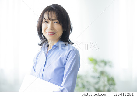 Portrait of a middle-aged woman Portrait of a middle-aged woman 125415291