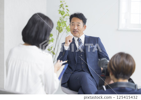 Businessman being interviewed 125415432