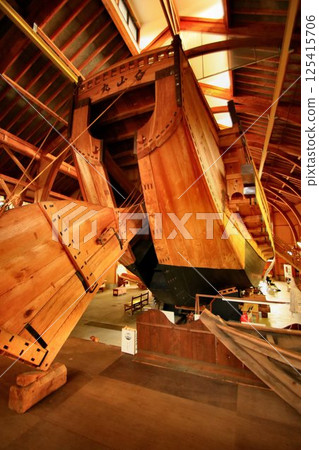 按照1858年在宿根木建造時的計劃，對「仙石船」進行了全尺寸復原… 125415706