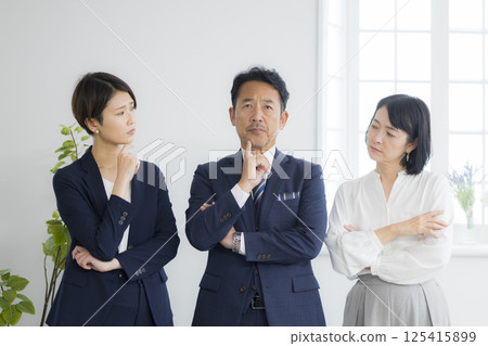 Thinking male and female businessmen Thinking male and female businessmen 125415899