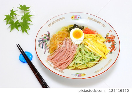 chilled Chinese noodles  125416350