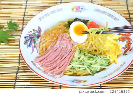 chilled Chinese noodles  125416355