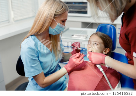 checking teeth, child dentist patient, Professional stomatology kid, professional doctor fixing teeth, dental specialist 125416582